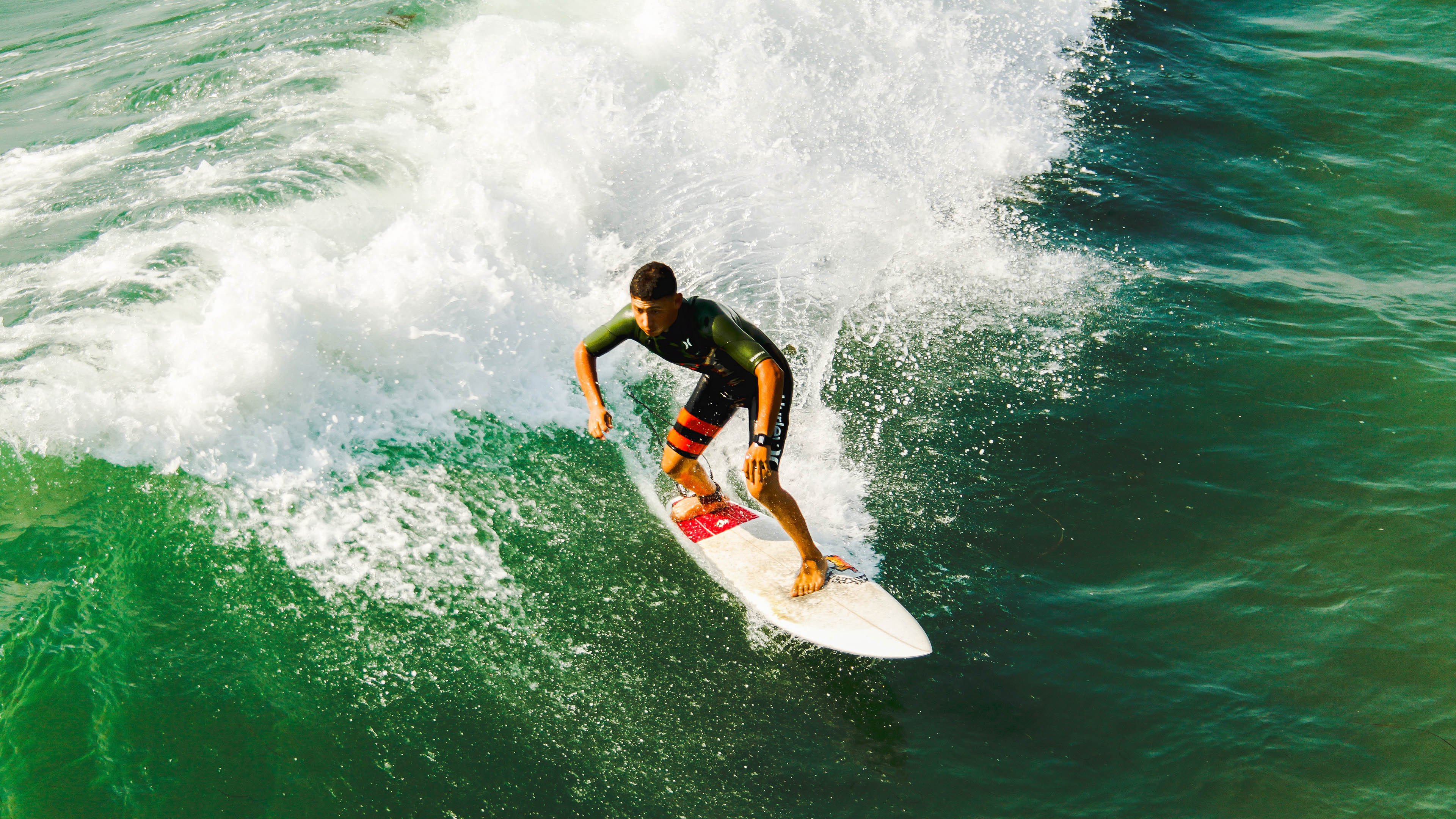 足球场上的轻取与乒乓球台的高光—体育世界的多元叙事